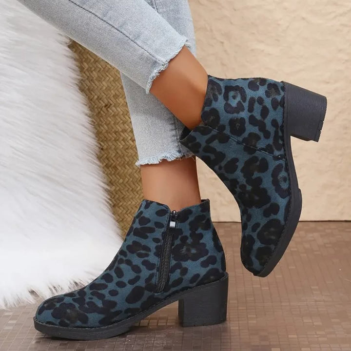 Klara - Trendy blå støvletter med leopardmønster til dame