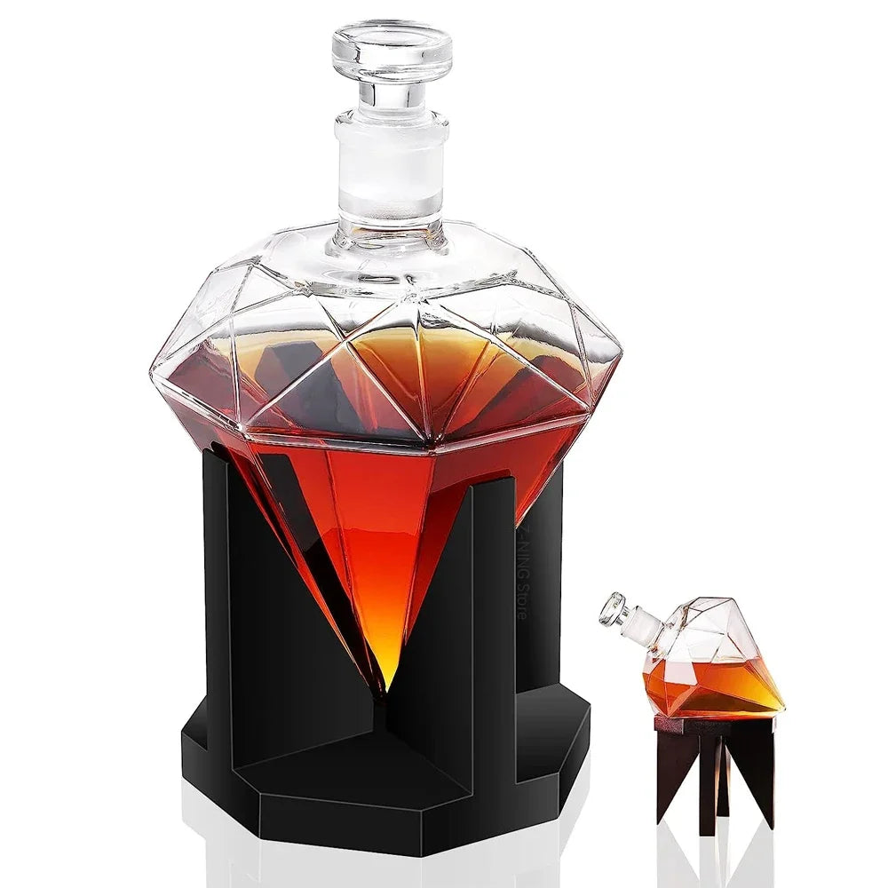 Elegant Diamantformet Whisky Karaffel for Menn med Treholder