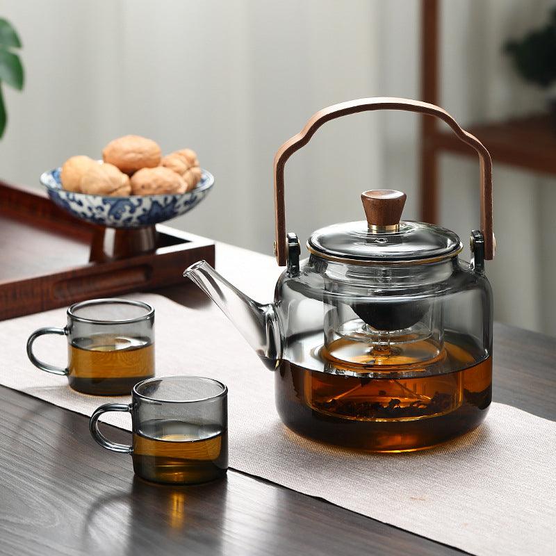 Teekanne i Glass med Trehåndtak – Elegant Design for Tedrikking