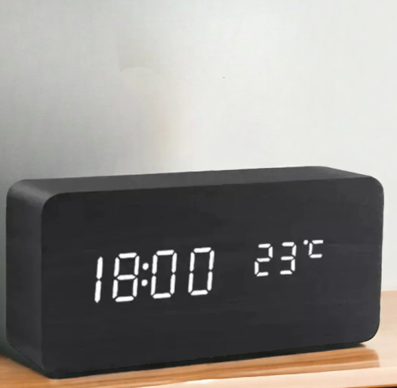 Elegant LED Klokke med Stemmeaktivering for Hjem og Kontor