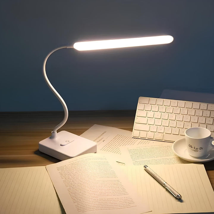Fleksibel Skrivebordslampe med Justerbart Lys – Perfekt for Hjemmekontoret