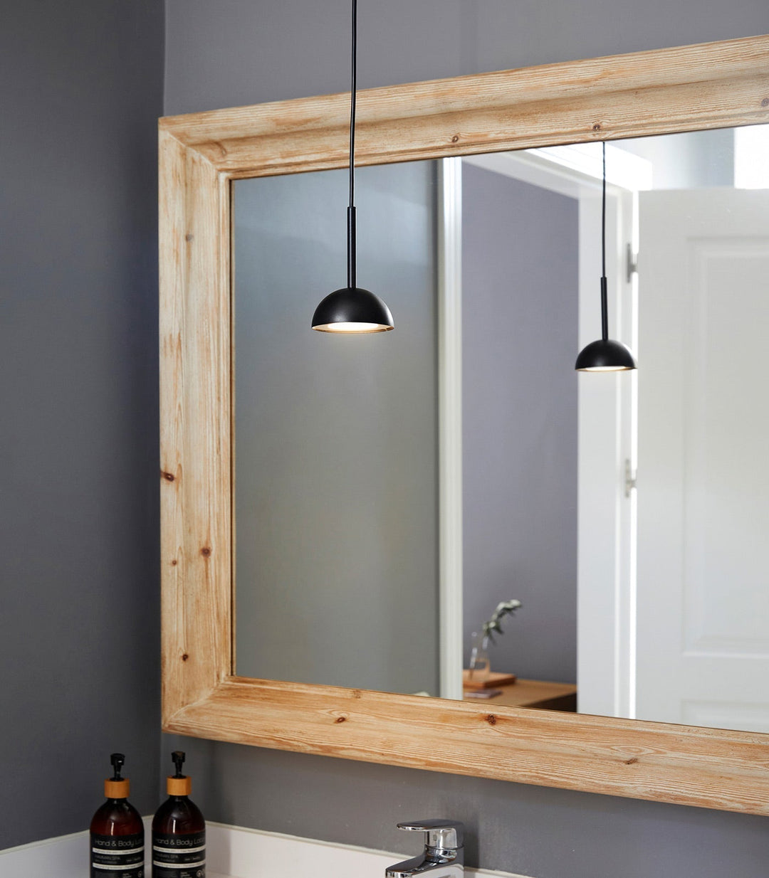 Pendellampe - Elegant Metallisk Design med LED