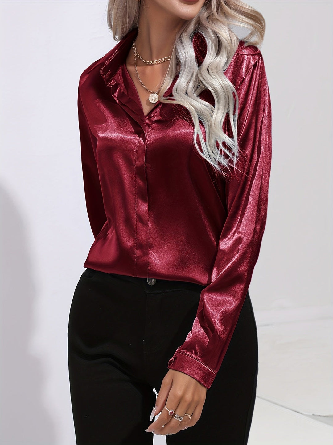 Klassisk Damebluse med Glatt Overflate – Elegant og Allsidig