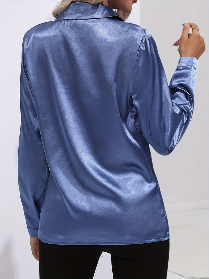 Klassisk Damebluse med Glatt Overflate – Elegant og Allsidig