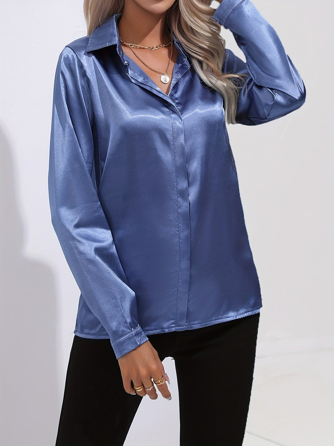 Klassisk Damebluse med Glatt Overflate – Elegant og Allsidig