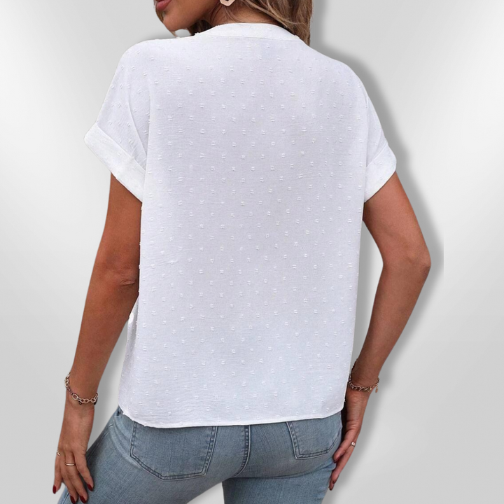 Klassisk Damebluse med Knappedetaljer – Tidløs Eleganse og Komfort