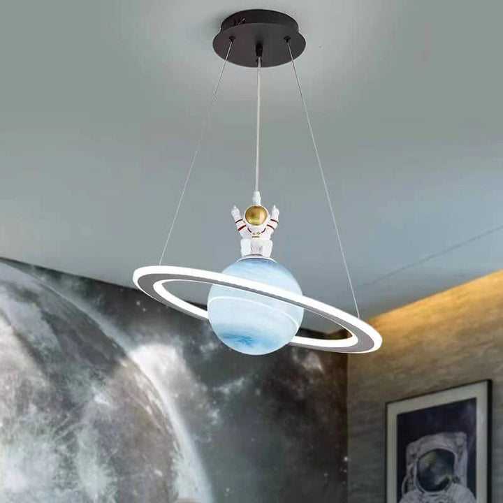 Barnas LED Hengelys – Magisk Planetdesign for Barnerommet