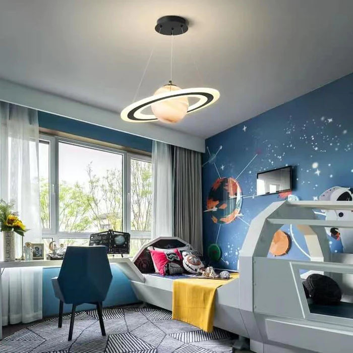 Barnas LED Hengelys – Magisk Planetdesign for Barnerommet