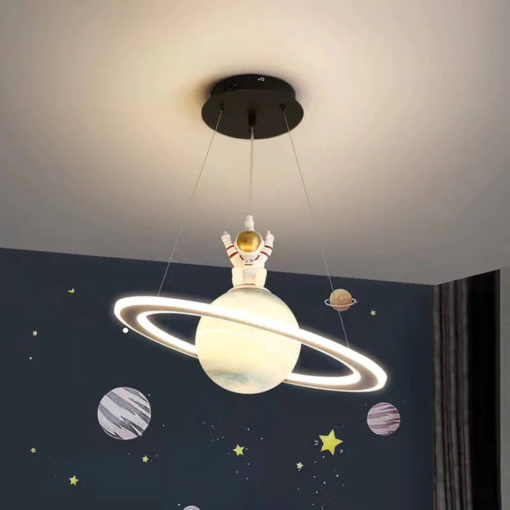 Barnas LED Hengelys – Magisk Planetdesign for Barnerommet
