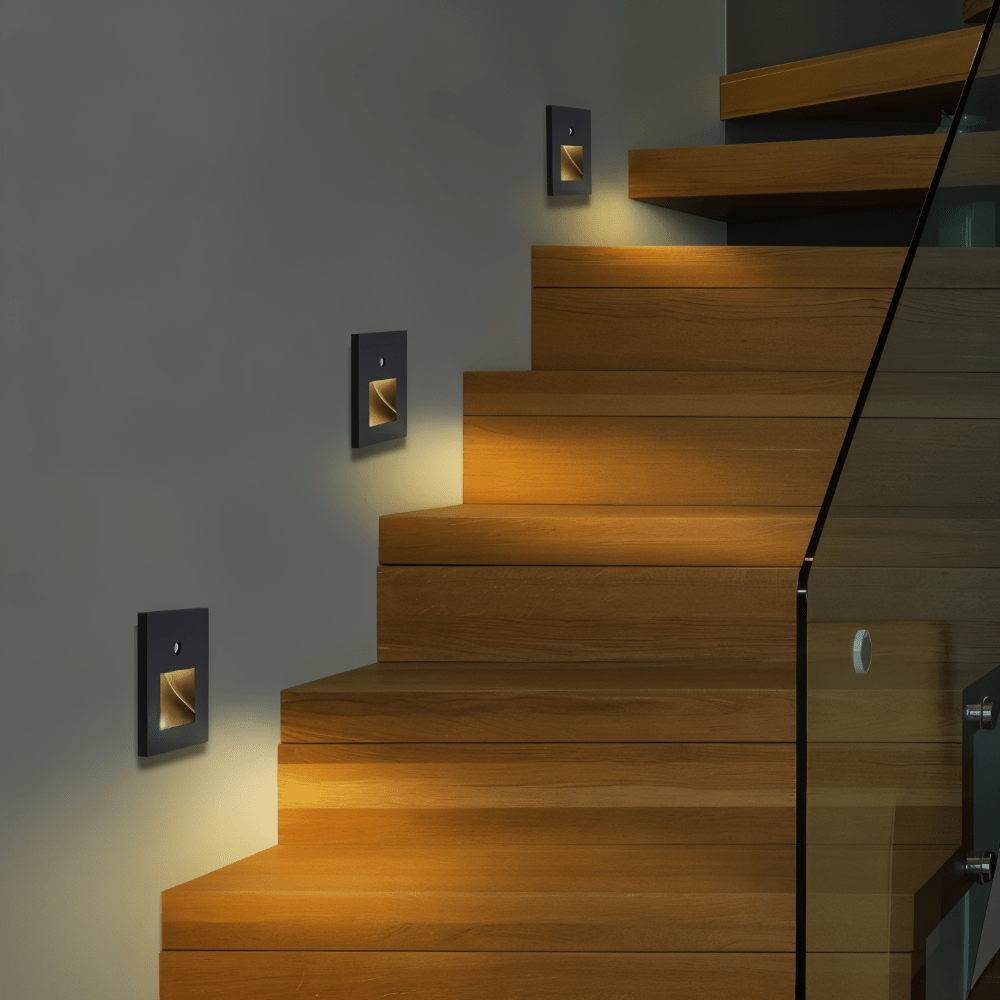 LED Trinnlys med Bevegelsessensor – Stilfull og Sikker Belysning
