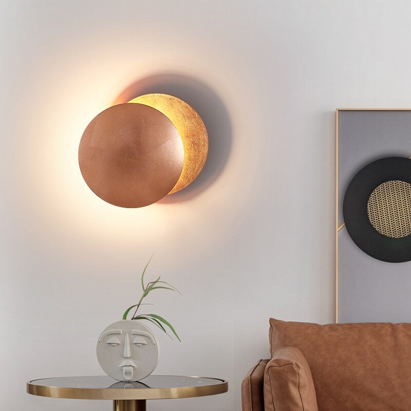 Mystisk Vegglampe – Skap Magisk Stemning med Roterende Lys