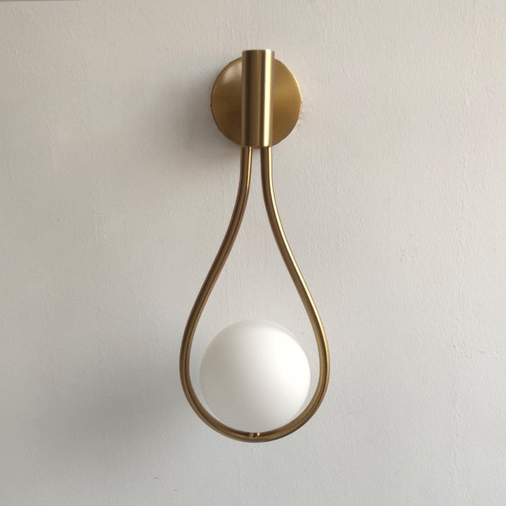 Elegant Nordisk Vegglampe – Skap Stemning i Hjemmet