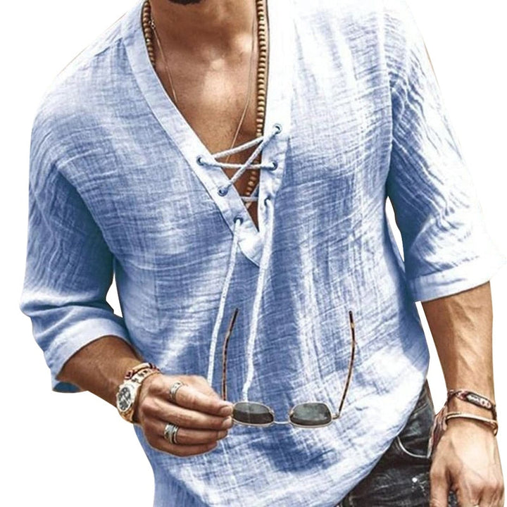 Herrebluse med Dyp Krage for en Stilig og Avslappet Sommerlook