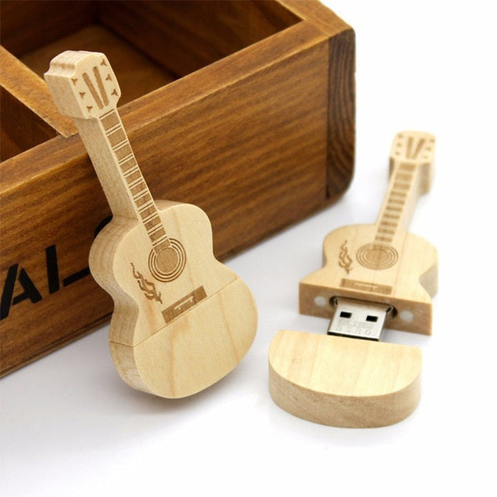 USB-minnepinne i tre gitarform